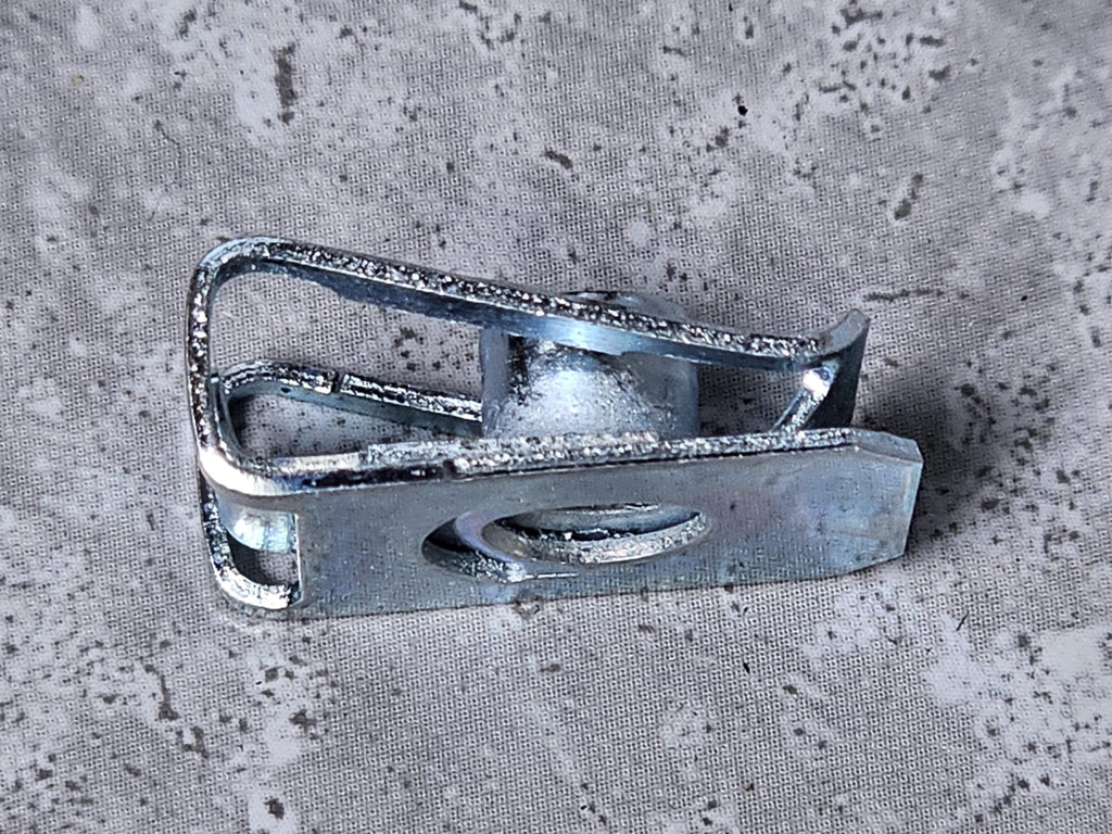 ASTON MARTIN CLIP - PANEL EDGE  699736