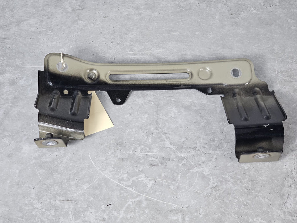 AUDI Q8 RSQ8 LEFT FENDER BRACKET 4M8821431