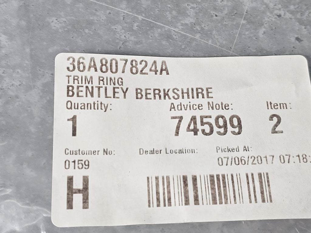 BENTLEY BENTAYGA 2016+ OUTER RIGHT HEADLIGHT TRIM 36A807824A