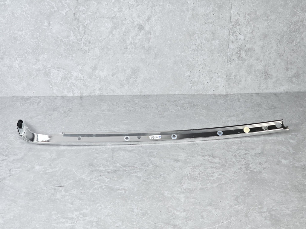 BENTLEY TRIM STRIP FOR WIND- SCREEEN 3SD853981