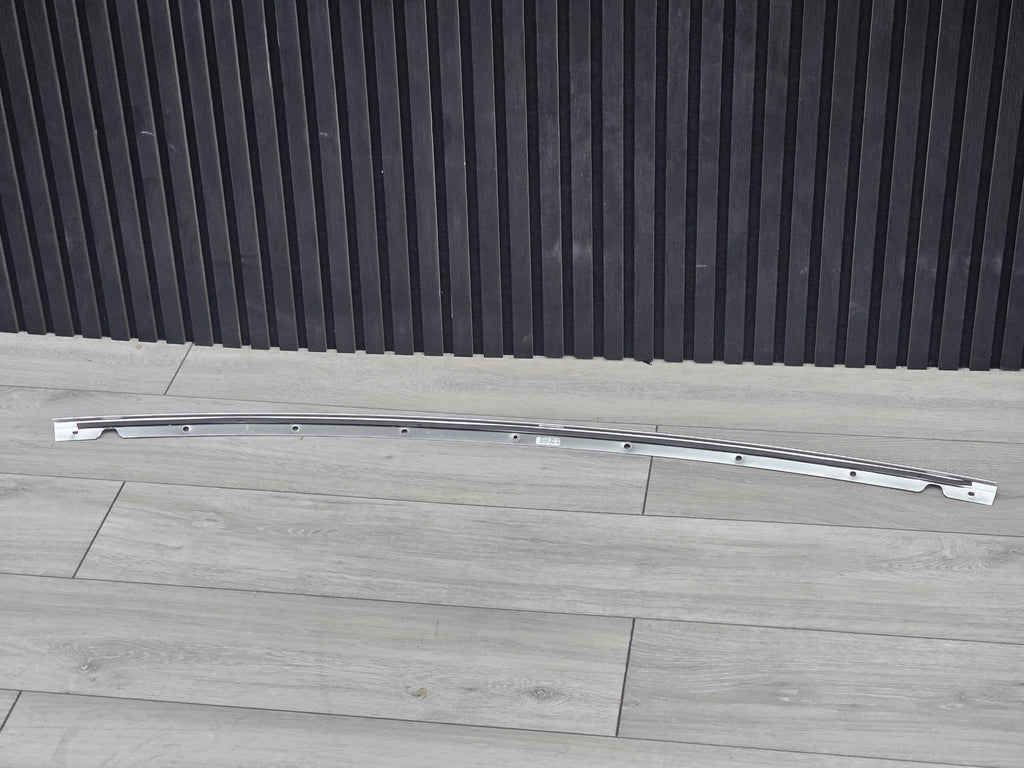 BENTLEY NEW CONTINENTAL CONVERTIBLE (2019-2024) WINDSCREEN TRIM STRIP 3SD853829