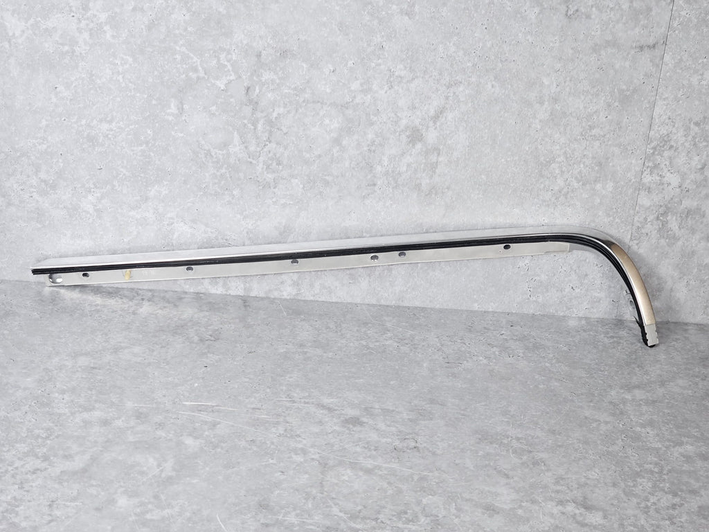 BENTLEY TRIM STRIP FOR WINDSCREEN 3SD853982