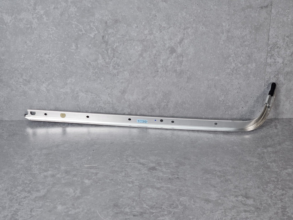 BENTLEY TRIM STRIP FOR WINDSCREEN 3SD853982