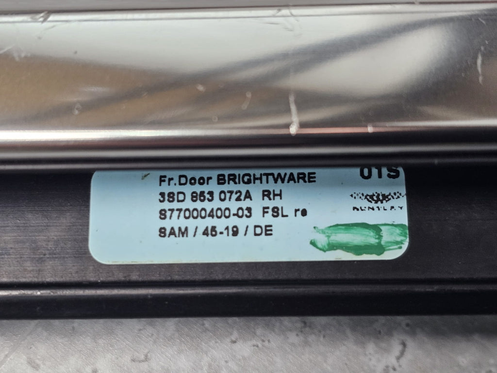 BENTLEY DOOR TRIM STRIP RH 3SD853072A