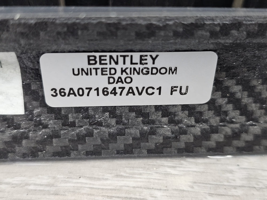 BENTLEY BENTAYGA (2015-2020) RH CARBON INSERT SERVICE KIT 36A071647VC1