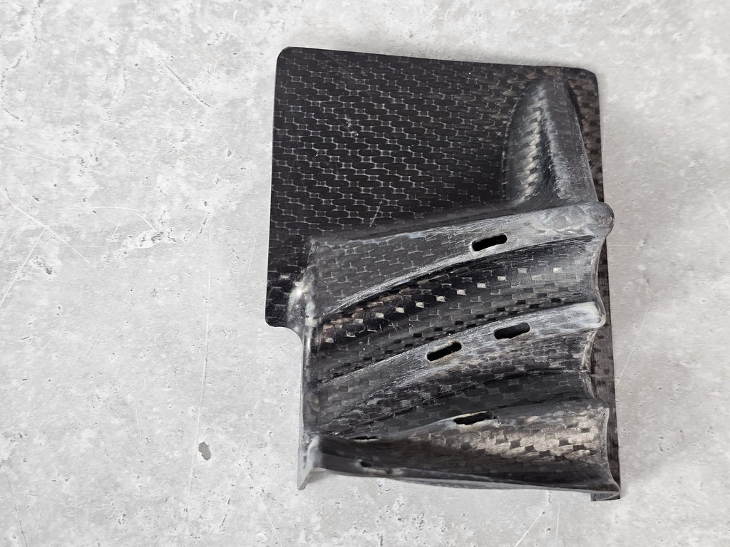 ASTON MARTIN CARBON MOUNTING BRACKET KY9Y-10C746-AB