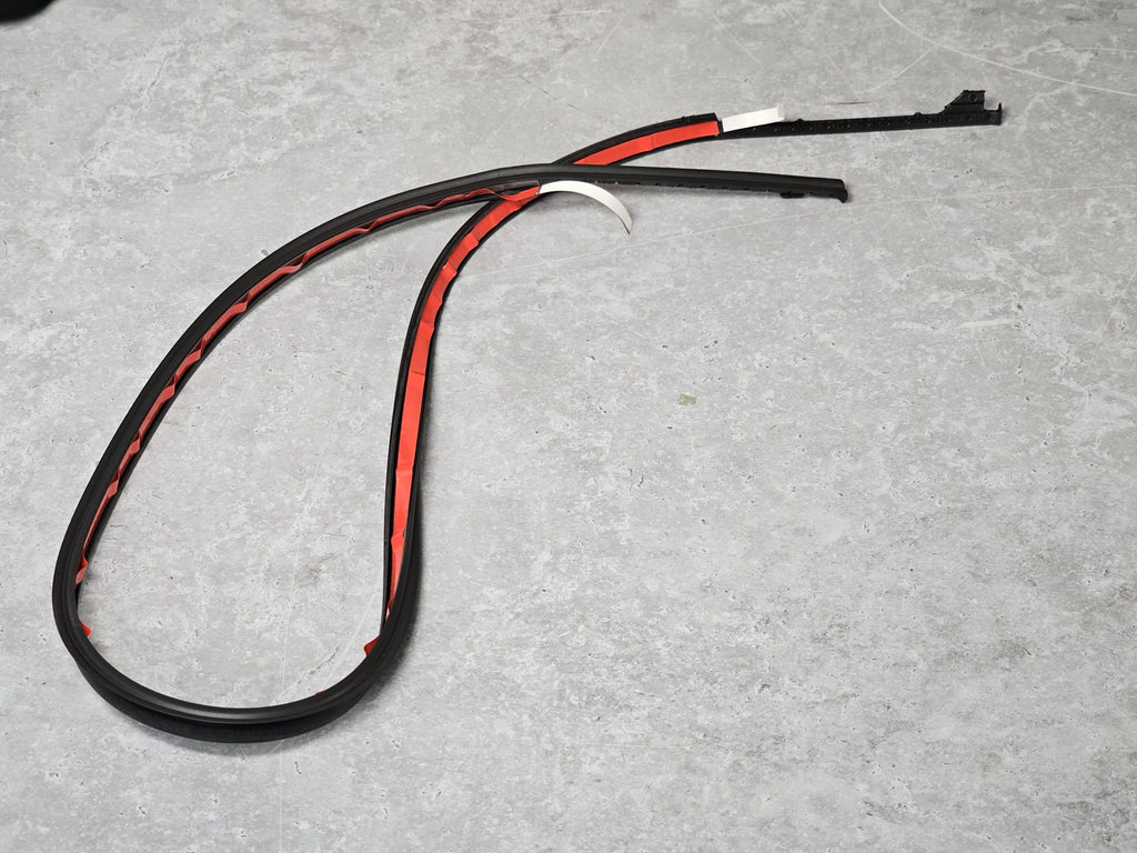 PORSCHE 992 GT3/ RS SEAL LEFT ROOF MODULE 9P1817667