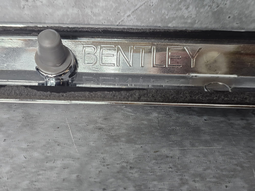BENTLEY CONTINENTAL TRIM STRIP FOR DOOR RH 3SD853516H