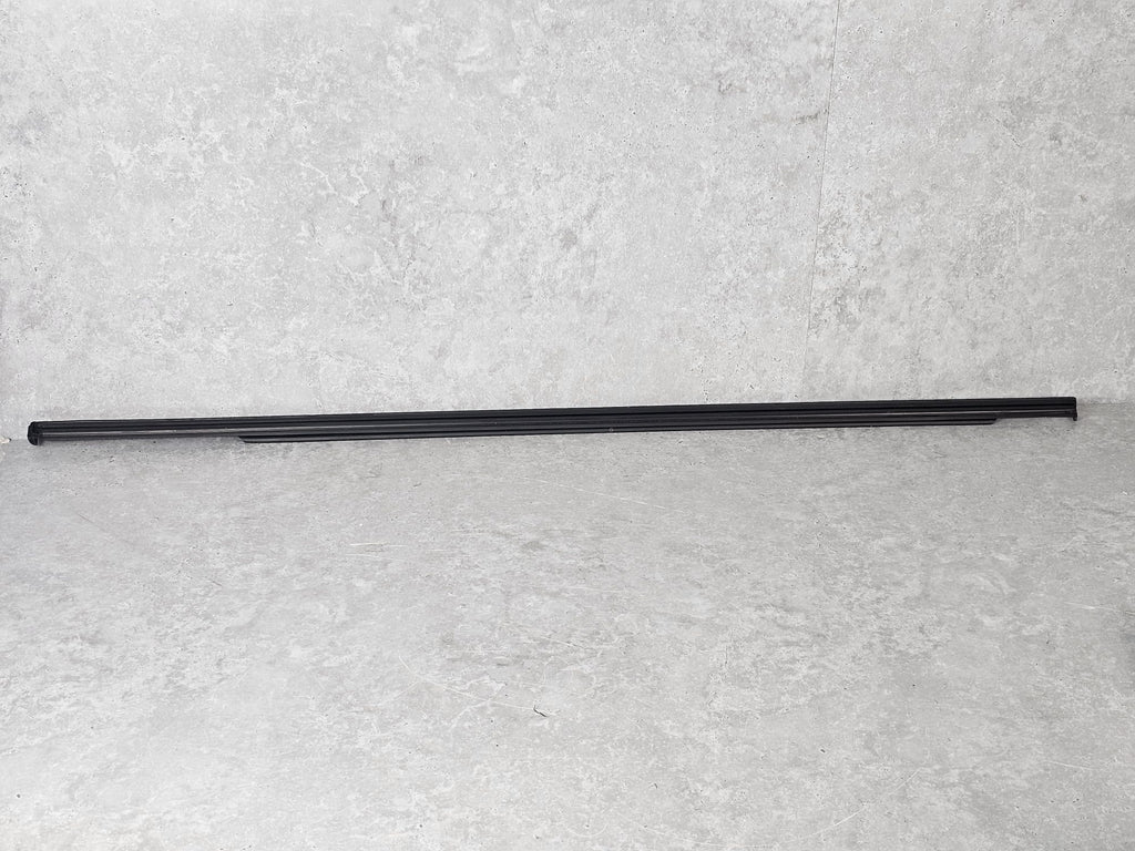 BENTLEY BENTAYGA 2016-2020 TRIM STRIP FOR WAISTLINE 36A853081