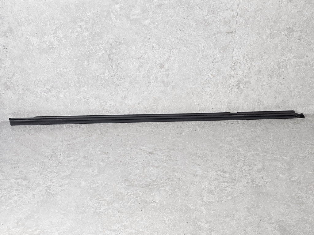 BENTLEY BENTAYGA 2016-2020 TRIM STRIP FOR WAISTLINE 36A853078