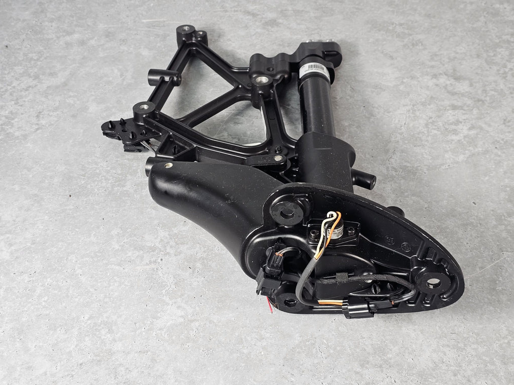MCLAREN 720S REAR SPOILER LH BRACKET 14AB118CP
