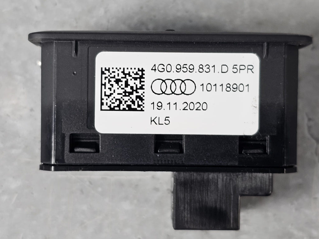 AUDI BLACK PLASTIC PUSH-BUTTON SWITCH 4G0959831D