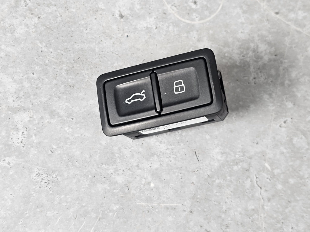 AUDI BLACK PLASTIC PUSH-BUTTON SWITCH 4G0959831D