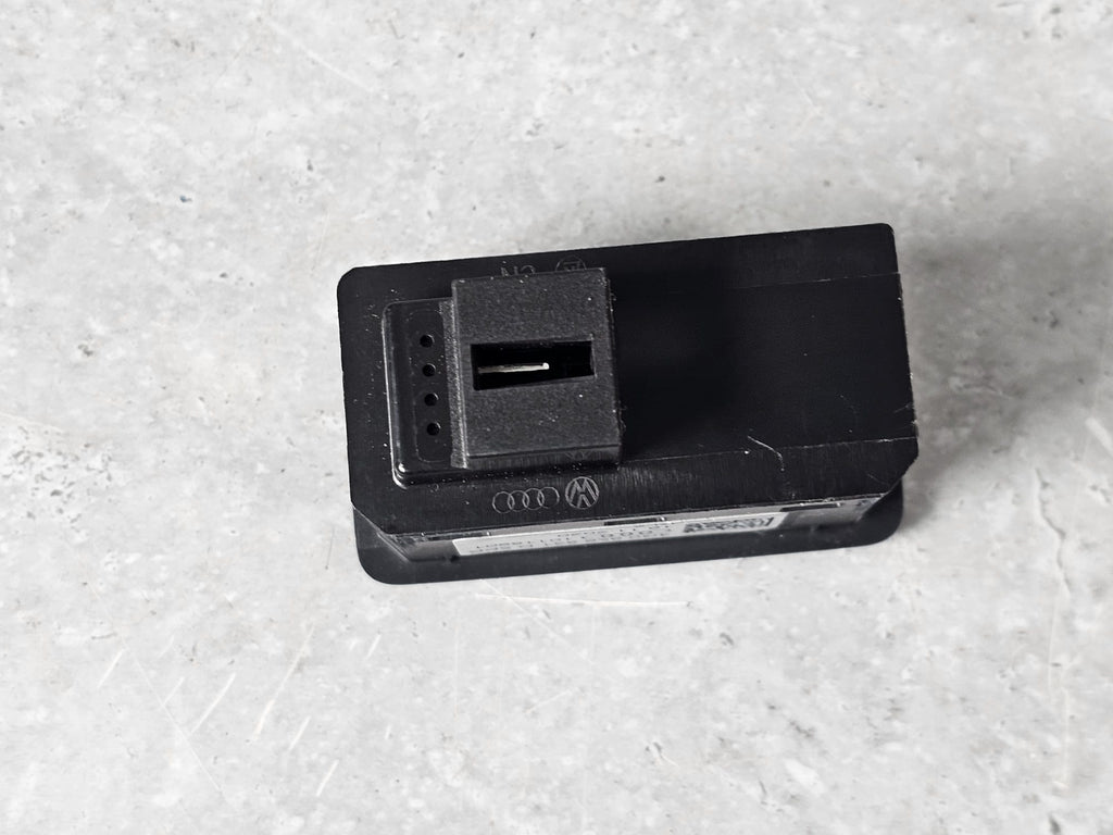 AUDI BLACK PLASTIC PUSH-BUTTON SWITCH 4G0959831D