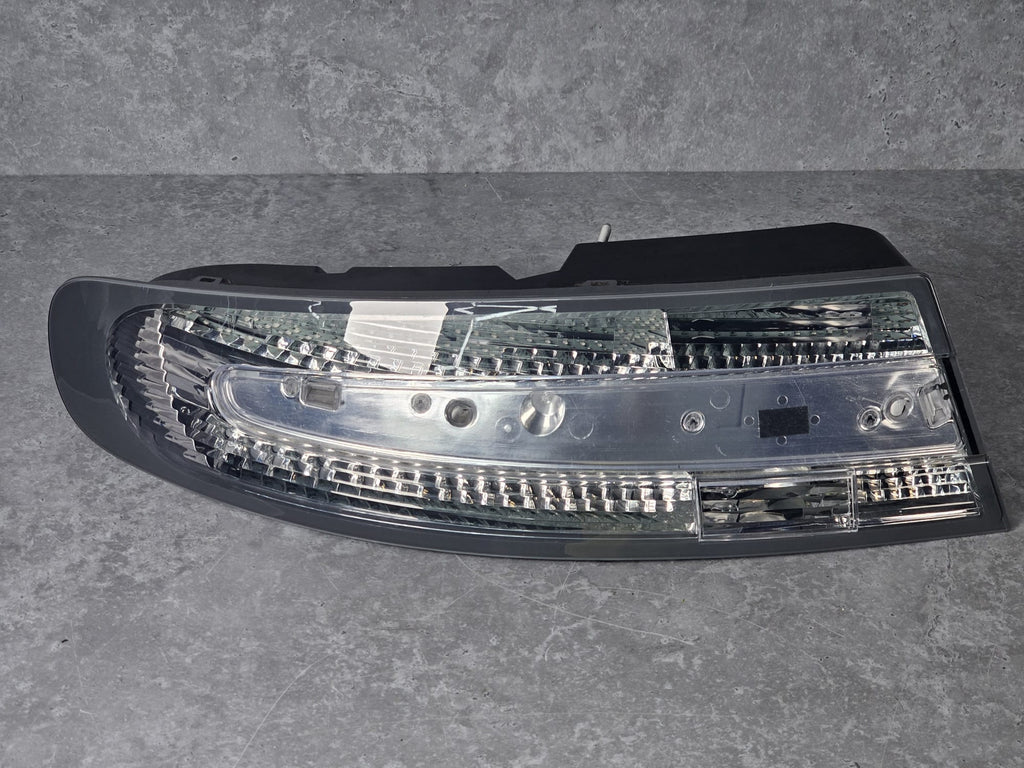 ASTON MARTIN DBS DB9 VANTAGE REAR LAMP ASSEMBLY RH 8D33-13404-AM