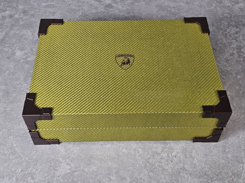 LAMBORGHINI URUS SE WELCOME KIT CAR FRAGRANCE BOX GLOVES WITH BAG