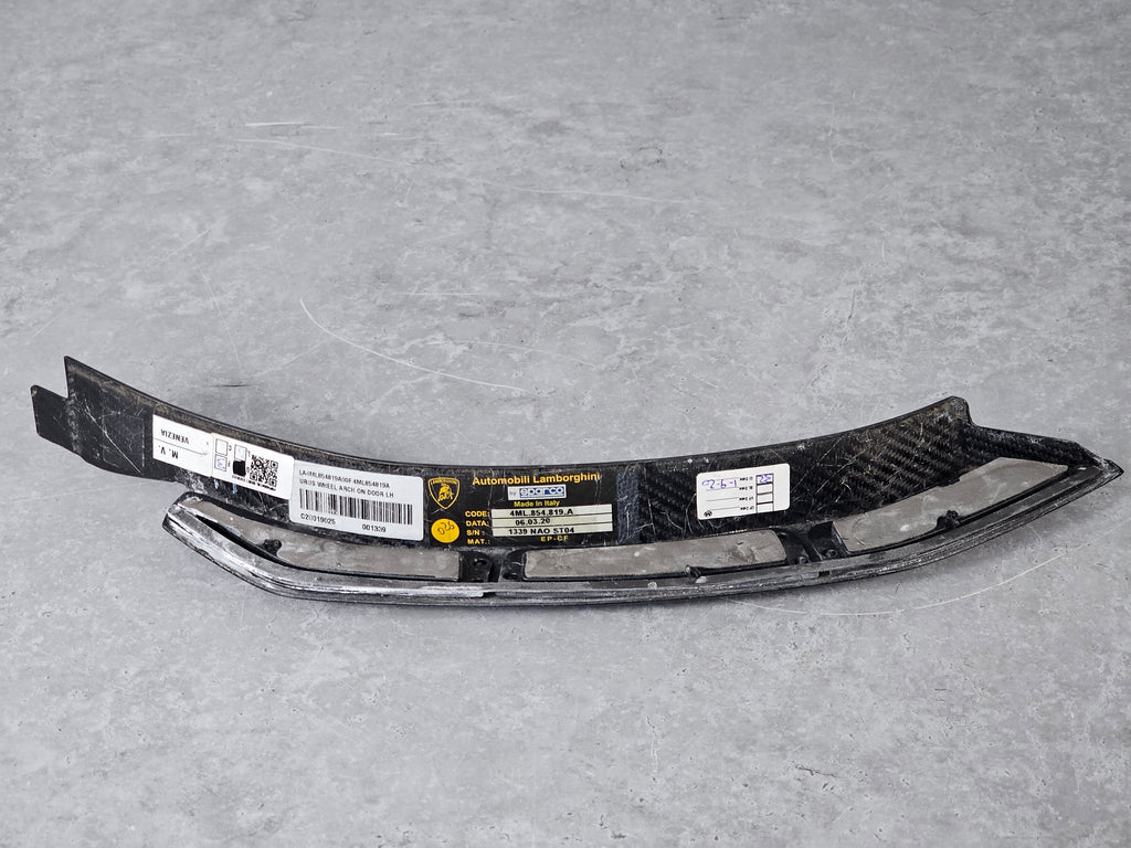 LAMBORGHINI URUS CARBON REAR LEFT DOOR WHEEL ARCH 4ML854819A