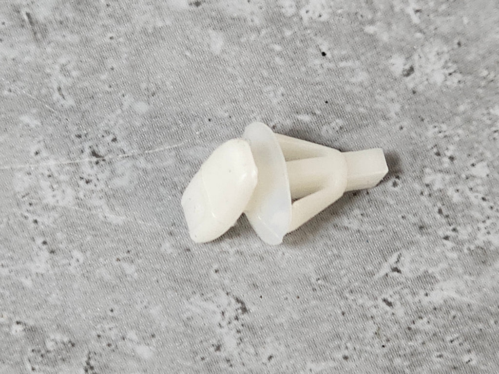 AUDI Q2 /Q3/Q5/Q7 CLIP 4L0837485