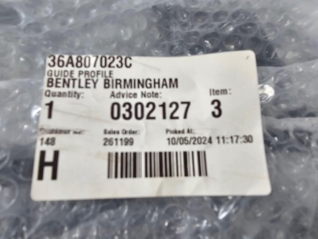 BENTLEY BENTAYGA REAR BUMPER LEFT SIDE GUIDE PIECE 36A807023C