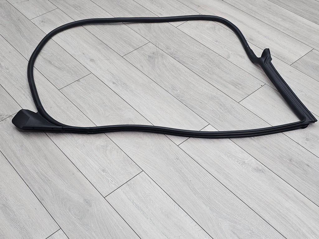 LAMBORGHINI URUS RIGHT FRONT DOOR SEAL 4ML831708A