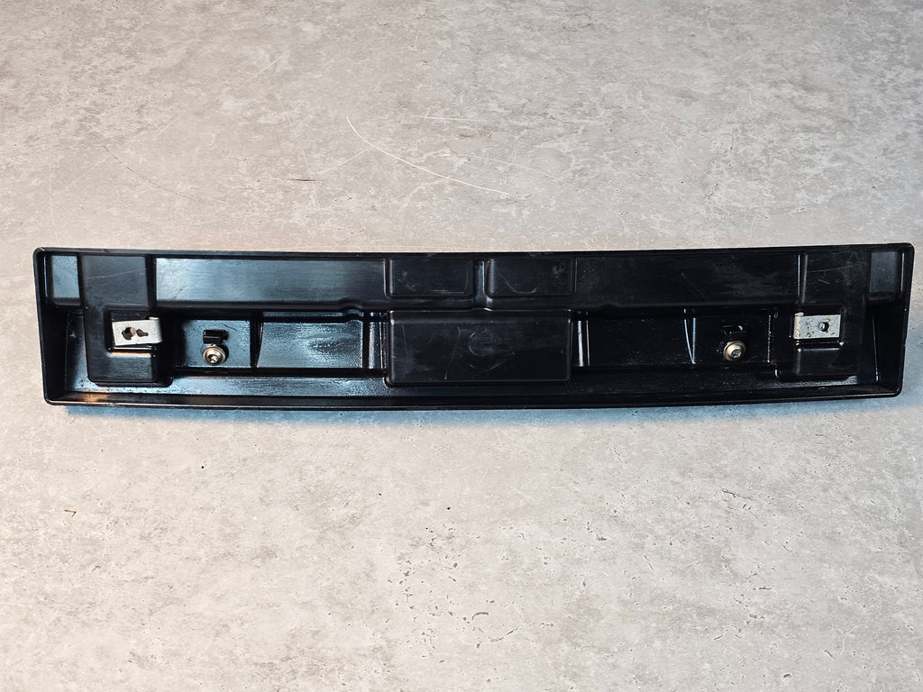 DBX ROW FRONT NUMBER PLATE PLINTH (UP TO 2023)  MY83-17A835-A
