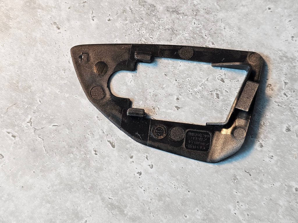 LAMBORGHINI URUS BACKING VORN 4M8837209