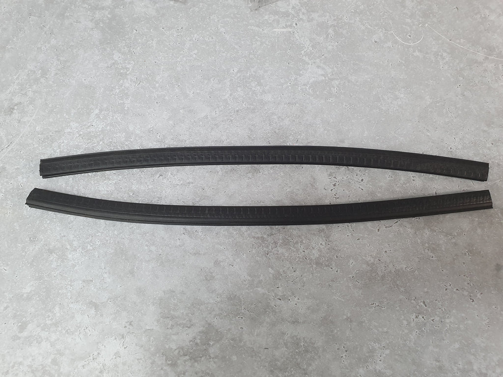 ASTON MARTIN DB11 V12 AC CONDENSER RUBBER SEAL HY53-F8B170-AA