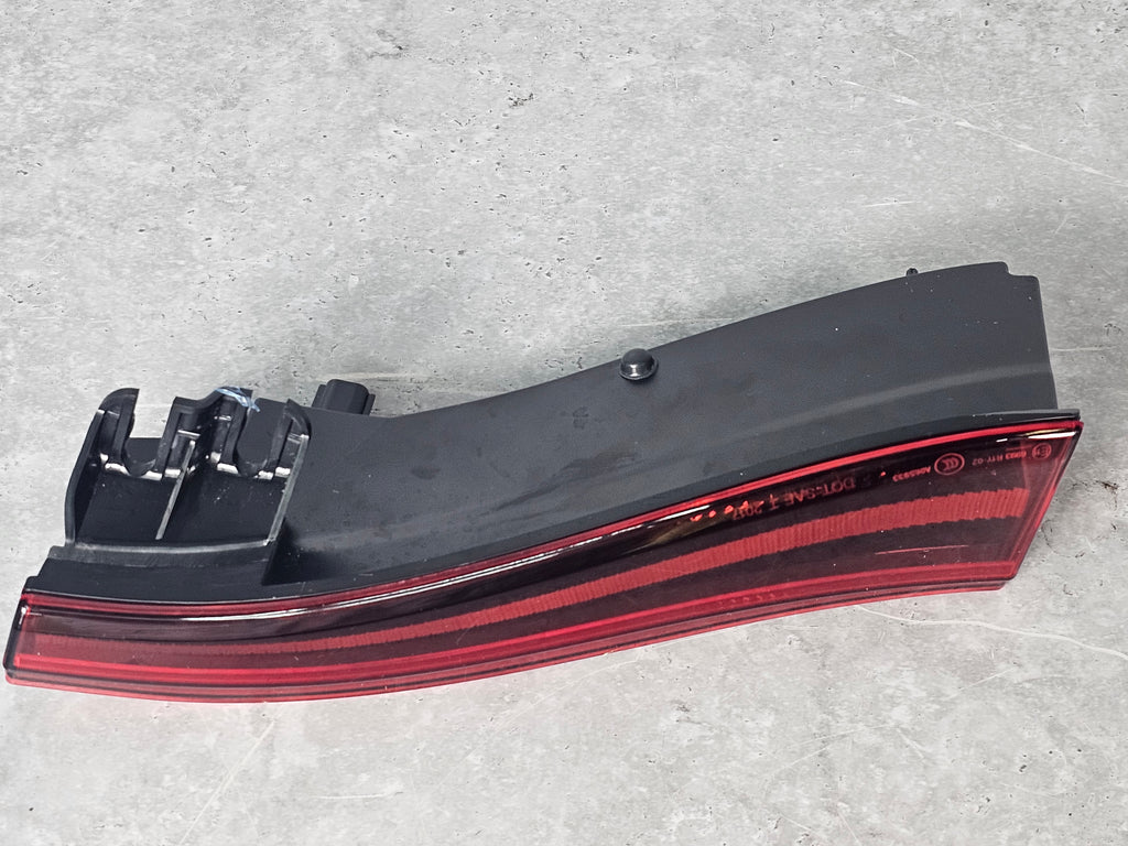 ASTON MARTIN VANTAGE 2019 RED LENS LEFT SIDE DECKLID LAMP ASSEMBLY KY63-138453-AC