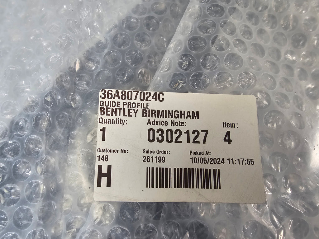 BENTLEY BENTAYGA REAR BUMPER RIGHT SIDE GUIDE PIECE 36A807024C