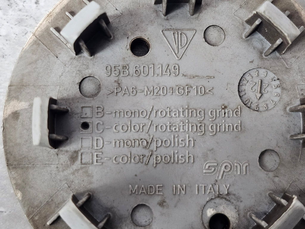 PORSCHE SILVER CENTRE CAP 95B.601.149