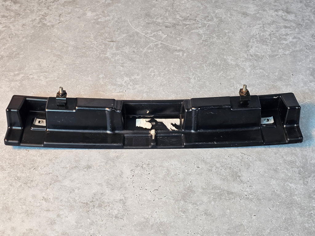 DBX ROW FRONT NUMBER PLATE PLINTH (UP TO 2023)  MY83-17A835-A