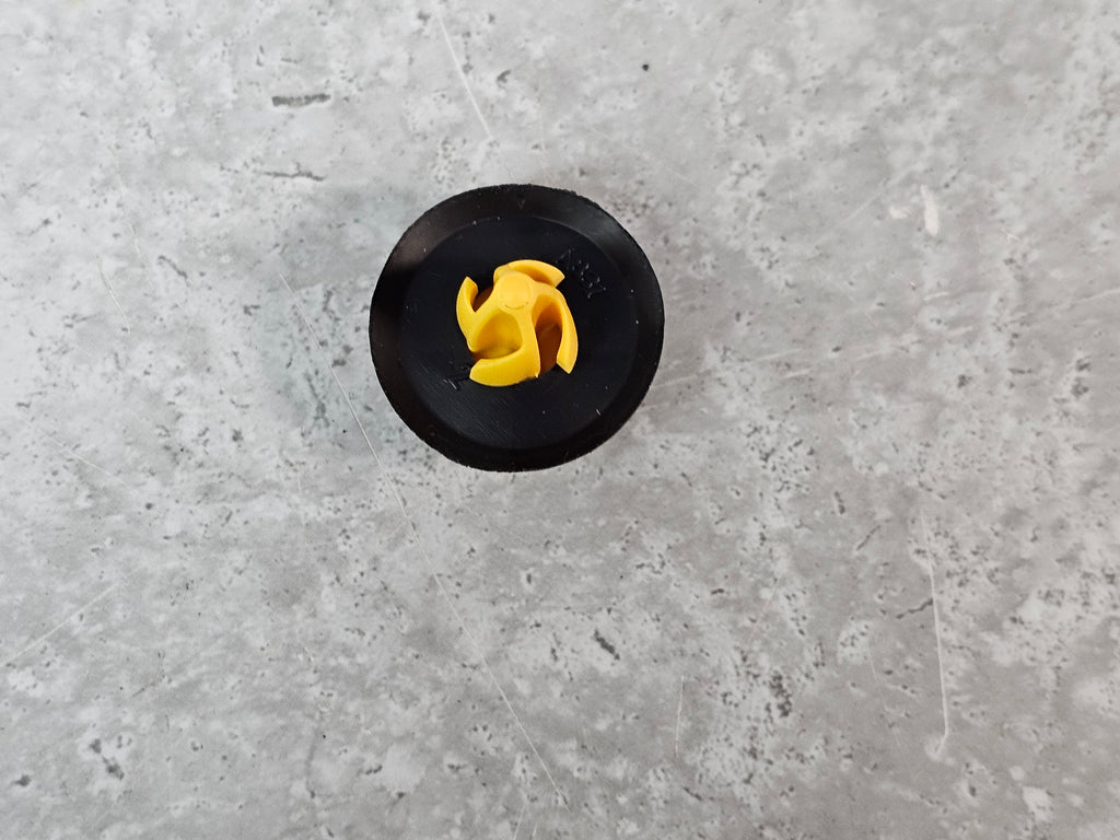 MASERATI LEVANTE FASTENING PIN 675000609