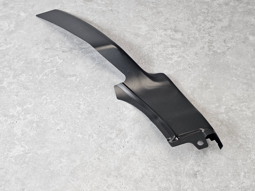 MCLAREN GT METAL BUMPER TO EXHAUST TRIM COVER LH 22AC516GP