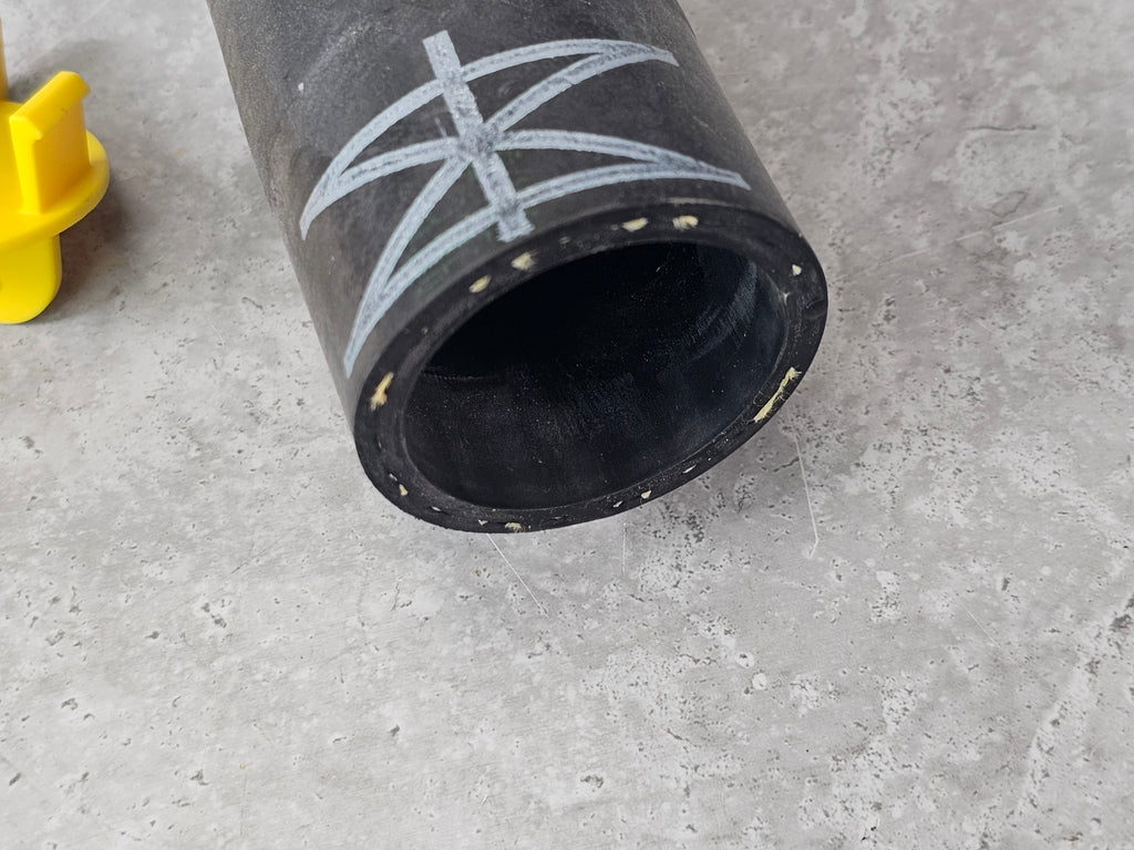 BENTLEY BENTAYGA COOLANT HOSE WITH QUICK RELEASE COUPLING 36A122055A