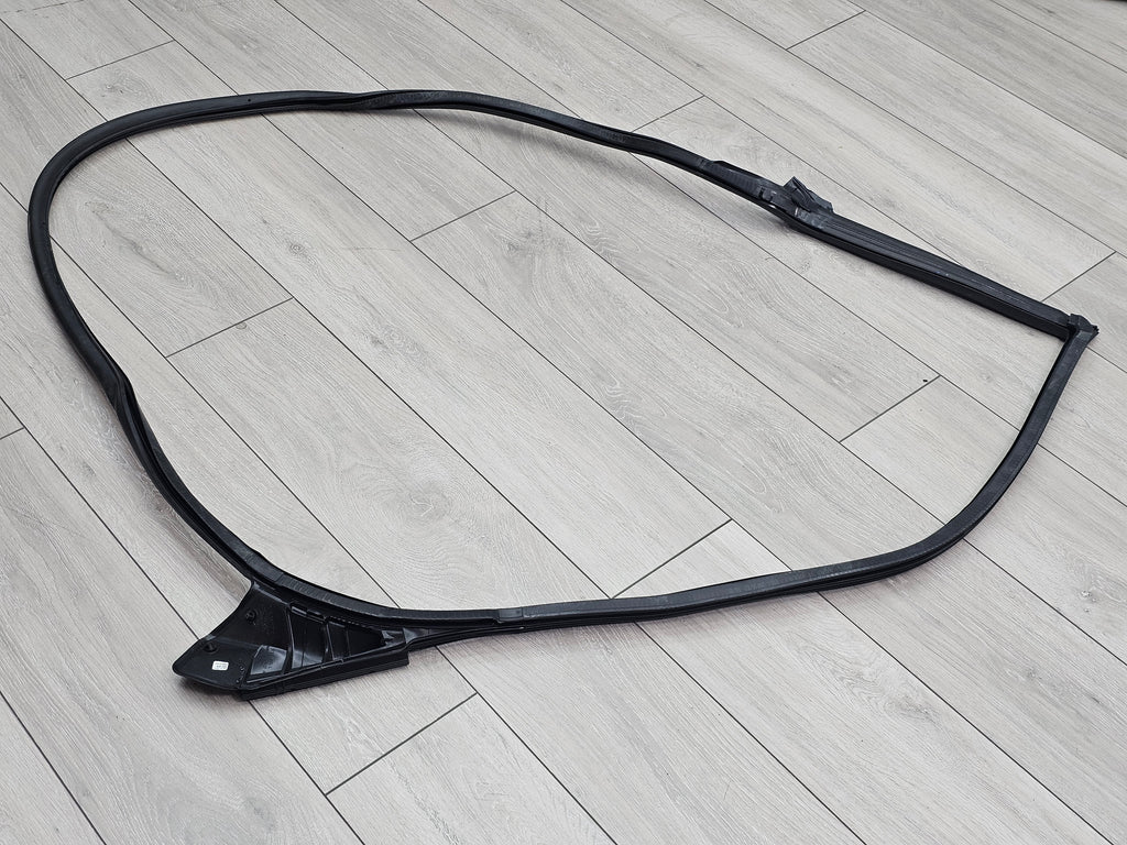 LAMBORGHINI URUS LEFT FRONT DOOR SEAL 4ML831707A