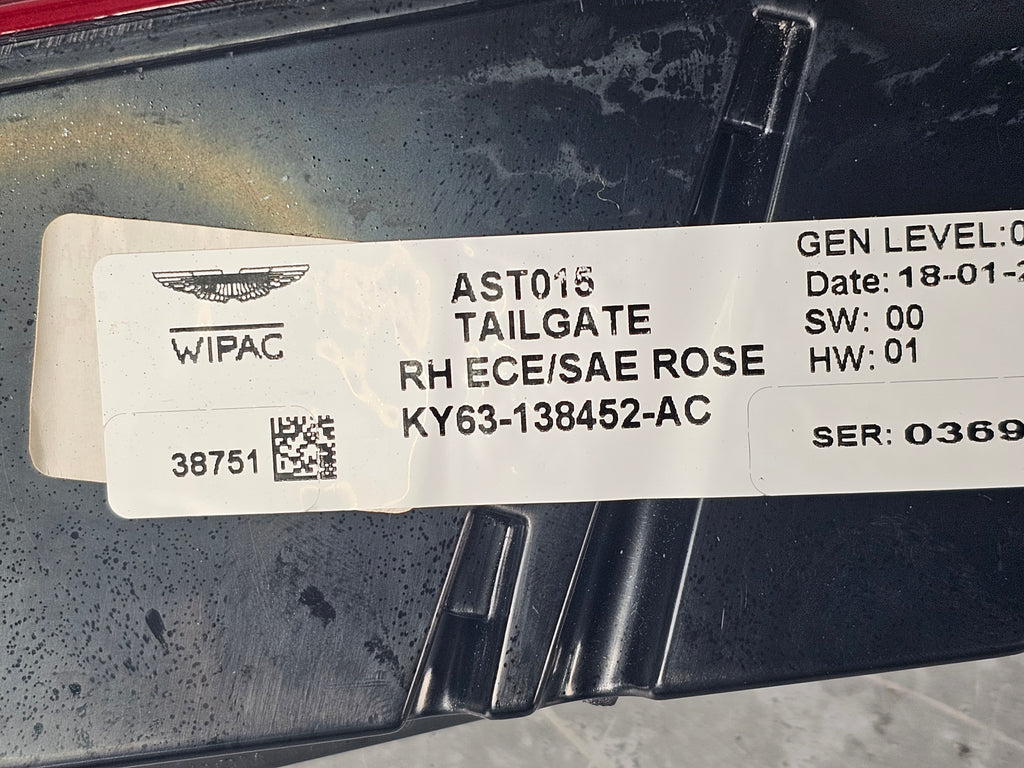 ASTON MARTIN VANTAGE 2019 RED LENS RIGHT SIDE DECKLID LAMP ASSEMBLY KY63-138452-AC