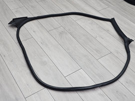 LAMBORGHINI URUS LEFT FRONT DOOR SEAL 4ML831707A