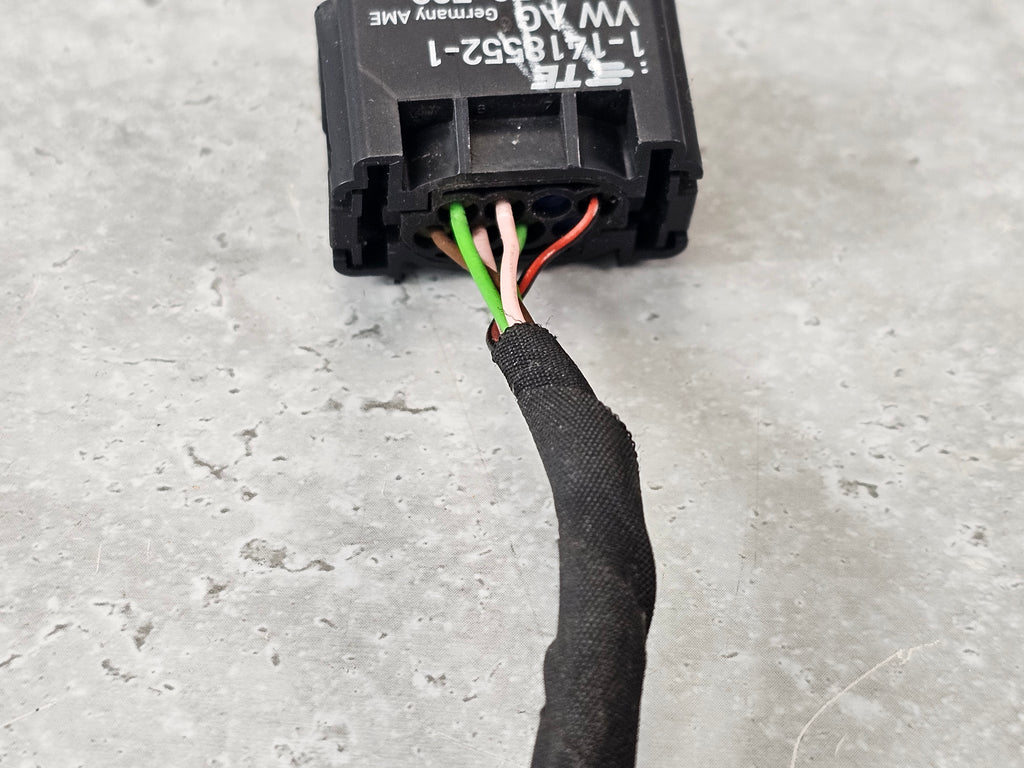 AUDI A3, A4, A5, A6, A7, A8, Q3, Q5 FRONT RADAR ACTIVE CRUISE CONTROL PLUG 4F0972708