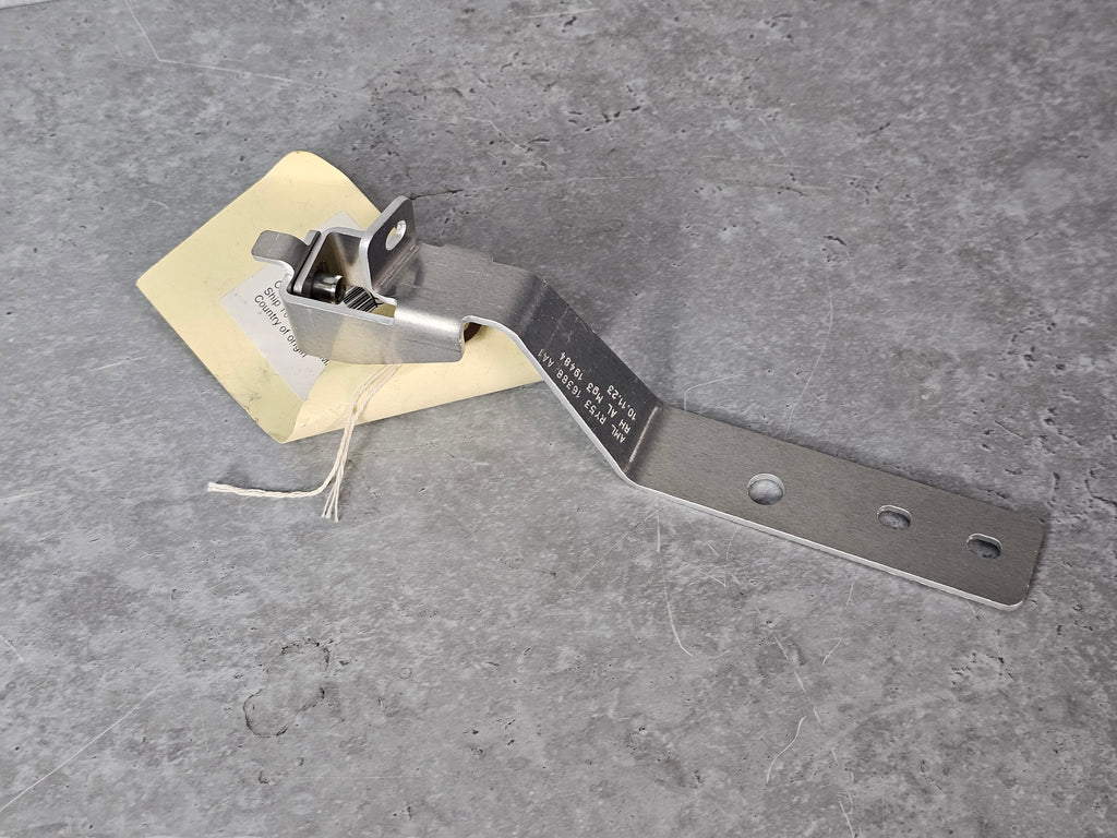 ASTON MARTIN LOWER FRONT RIGHT SPLITTER BRACKET RY53-16388-AA