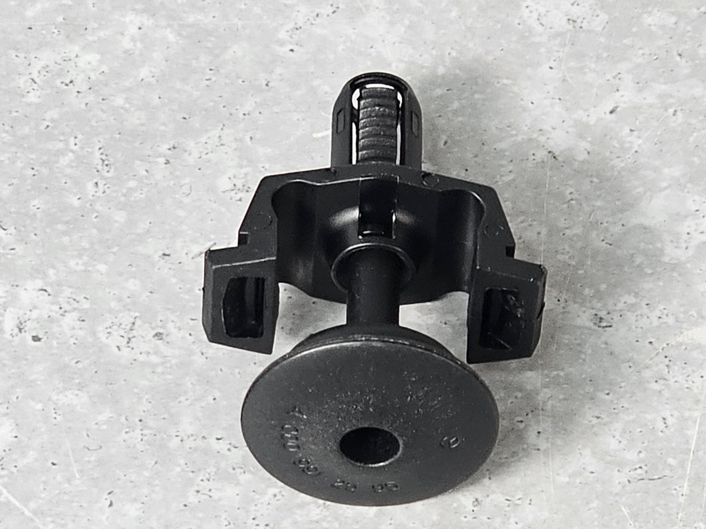 MERCEDES TOP RADIATOR MOUNT CLAMP CLIP PIN MOUNTING PLASTIC A0009912595