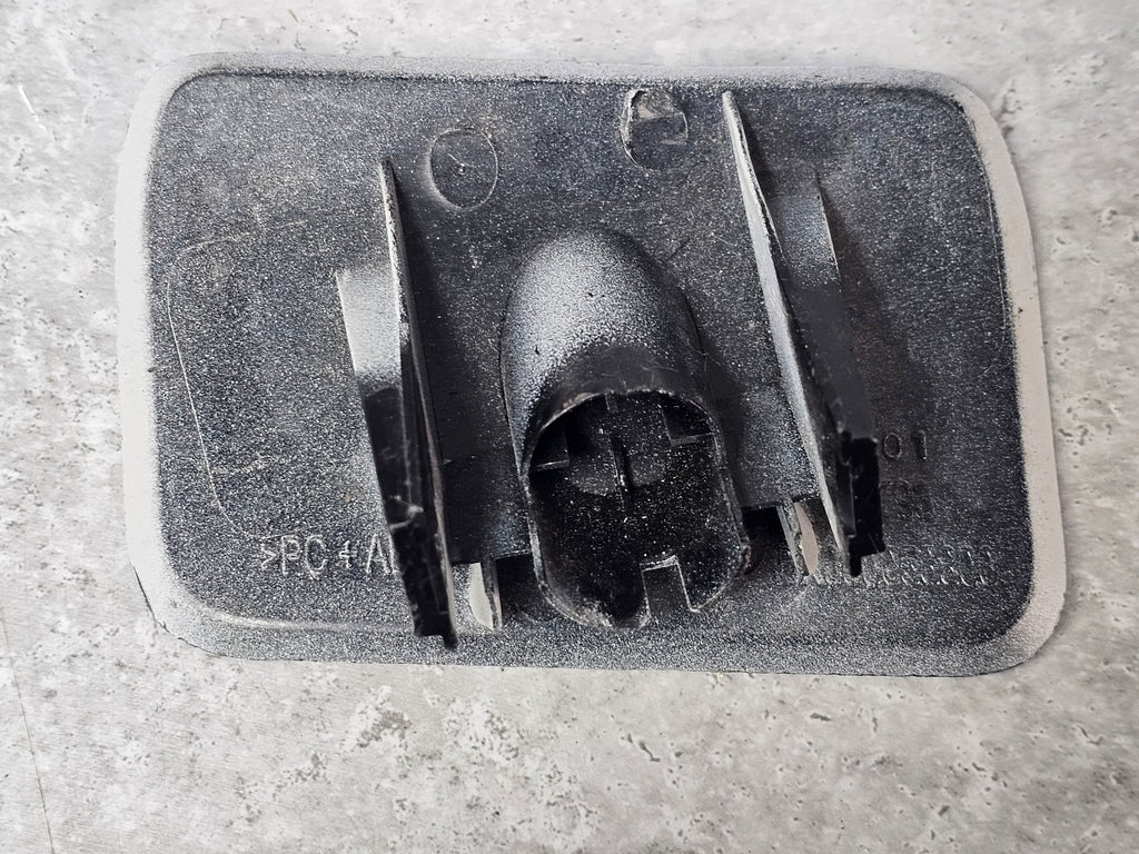 MASERATI GRANTURISMO HEADLAMP WASHER COVER RIGHT DX080056800 (GREY PRIMER)