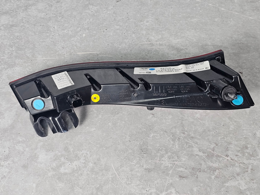 ASTON MARTIN VANTAGE 2019 RED LENS LEFT SIDE DECKLID LAMP ASSEMBLY KY63-138453-AC