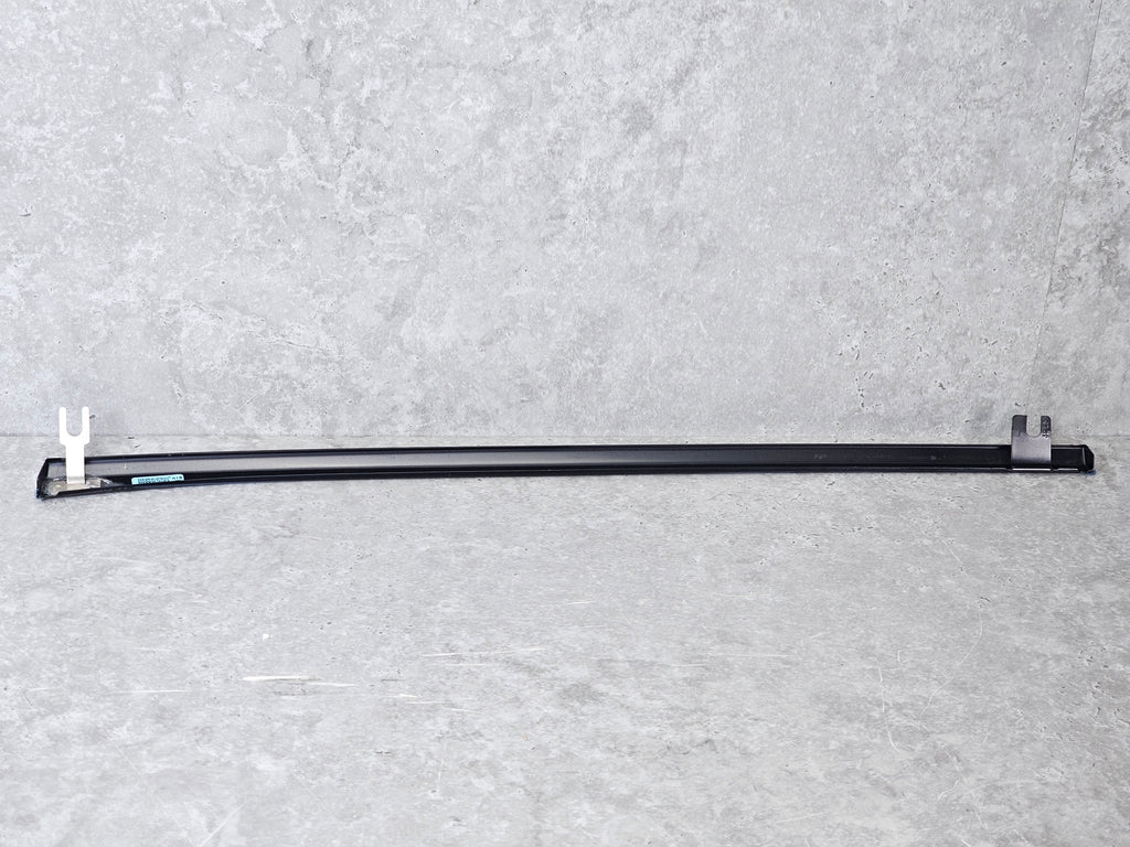 BENTLEY TRIM STRIP REAR WINDOW 3SD83510C