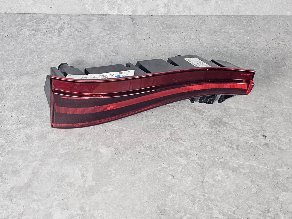 ASTON MARTIN VANTAGE 2019 RED LENS LEFT SIDE DECKLID LAMP ASSEMBLY KY63-138453-AC