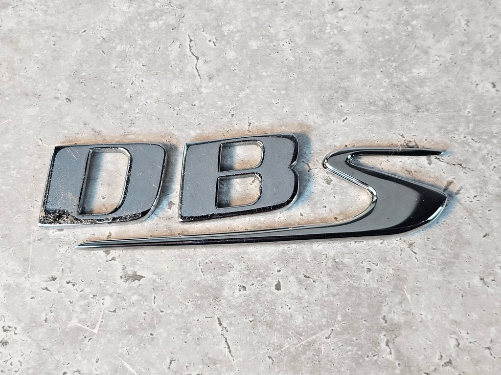 ASTON MARTIN DBS EMBLEM