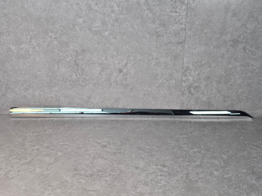 BENTLEY BENTAYGA LEFT FRONT DOOR LOWER CHROME (BRIGHT CHROME TRIM) 36A853189B