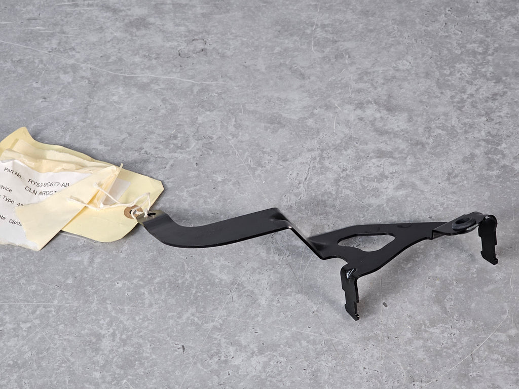 ASTON MARTIN DB12 CLEAN AIRDUCT SUPPORT BRACKET RH RY53-9C677-AB