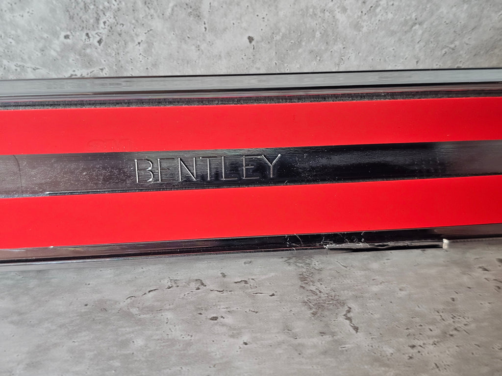 BENTLEY BENTAYGA LEFT FRONT DOOR LOWER CHROME (BRIGHT CHROME TRIM) 36A853189B