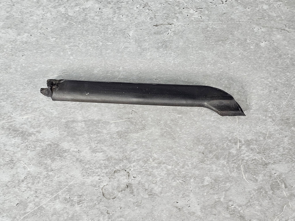 ASTON MARTIN VANTAGE COUPE 2019 LEFT SIDE FOOT MIRROR SEAL KY63-231A05-AB