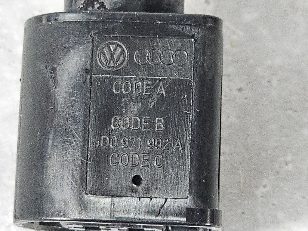BENTLEY CONNECTOR HSG 2 WAY 4D0971992A